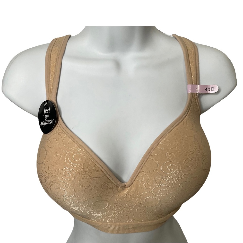 Bali 40D Beige Adjustable Strap Soft NWT’s Three Hook & Eye Closure Clasps.